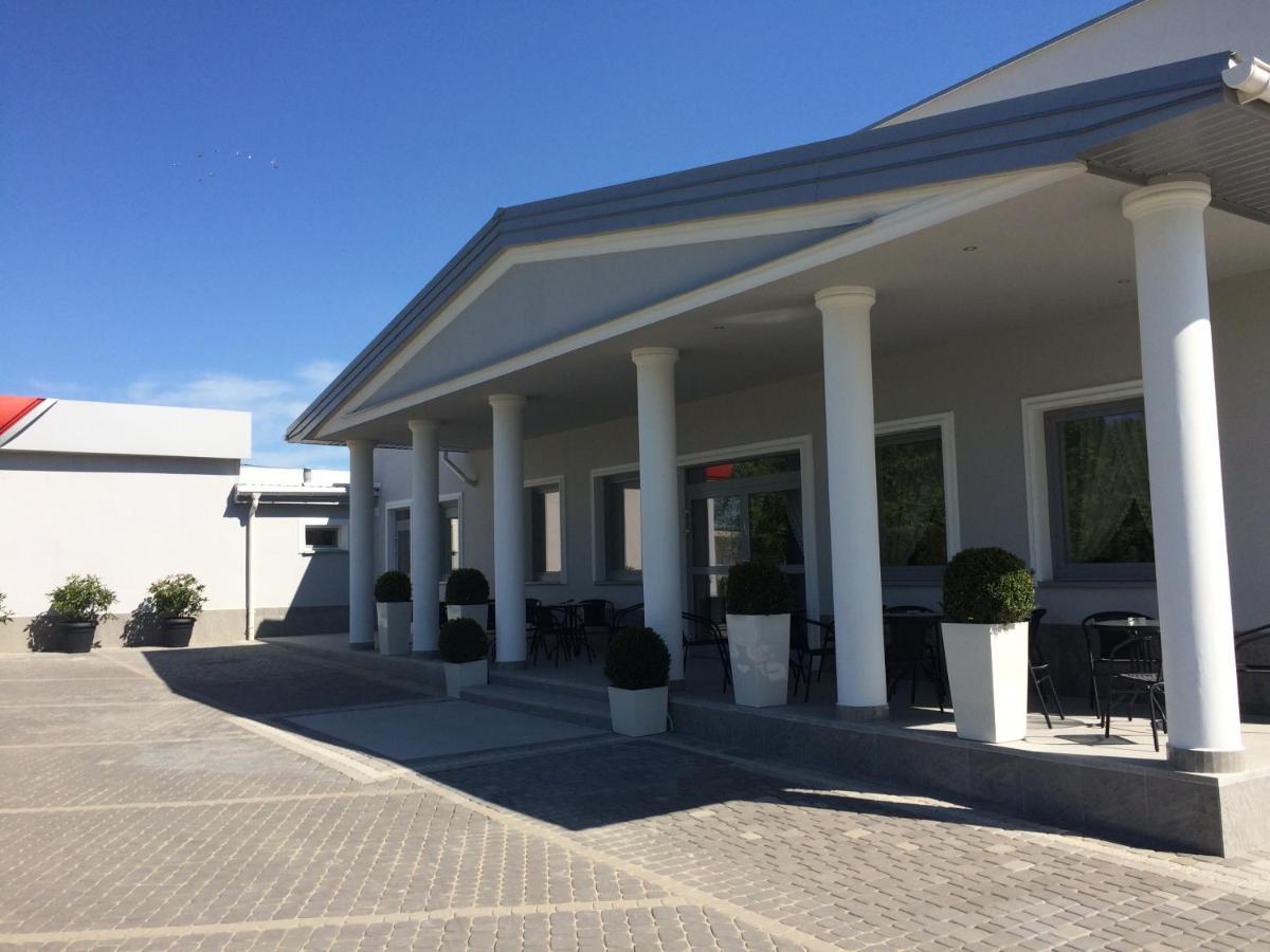 Hotel Arkadia Konskie Kültér fotó