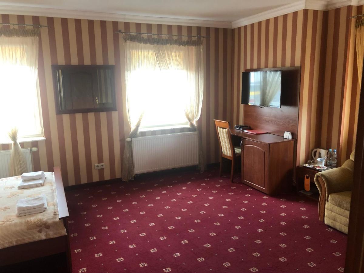 Hotel Arkadia Konskie Kültér fotó