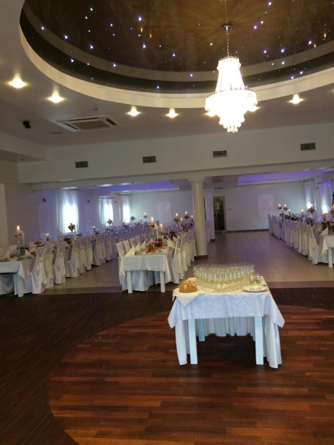 Hotel Arkadia Konskie Kültér fotó