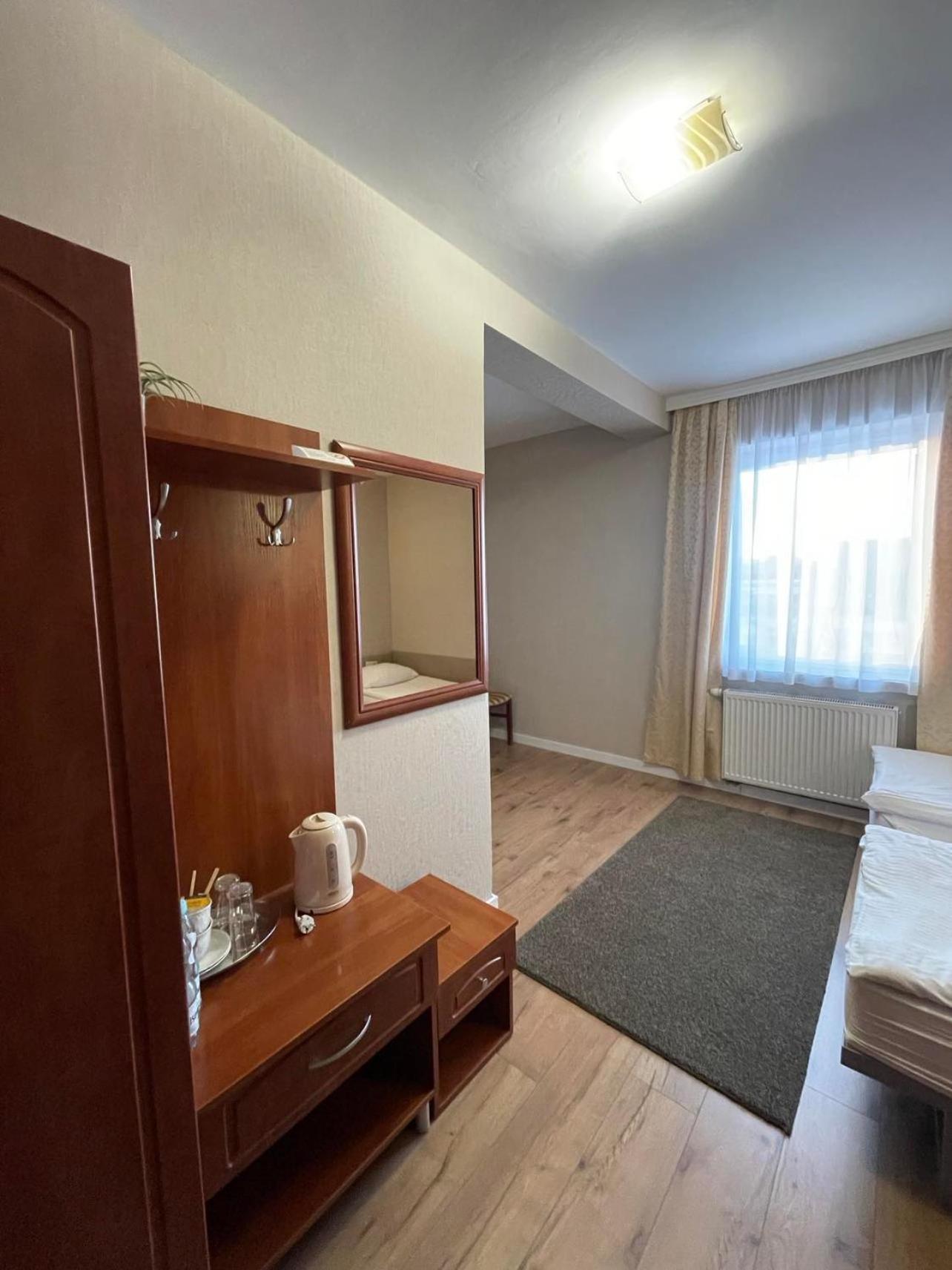 Hotel Arkadia Konskie Kültér fotó