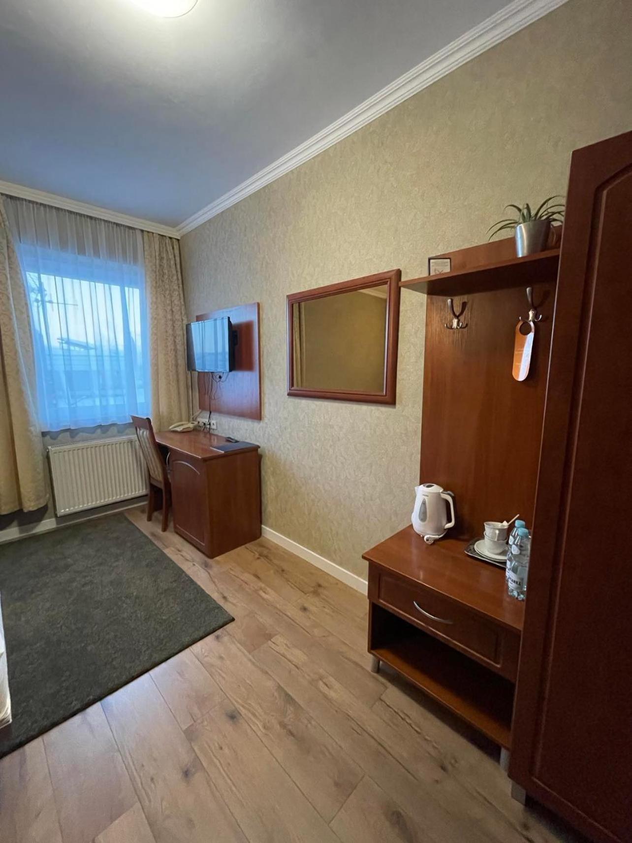 Hotel Arkadia Konskie Kültér fotó