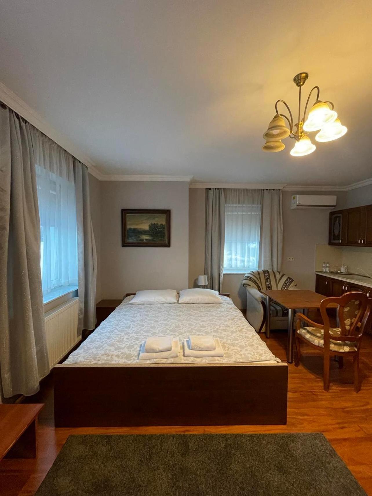 Hotel Arkadia Konskie Kültér fotó