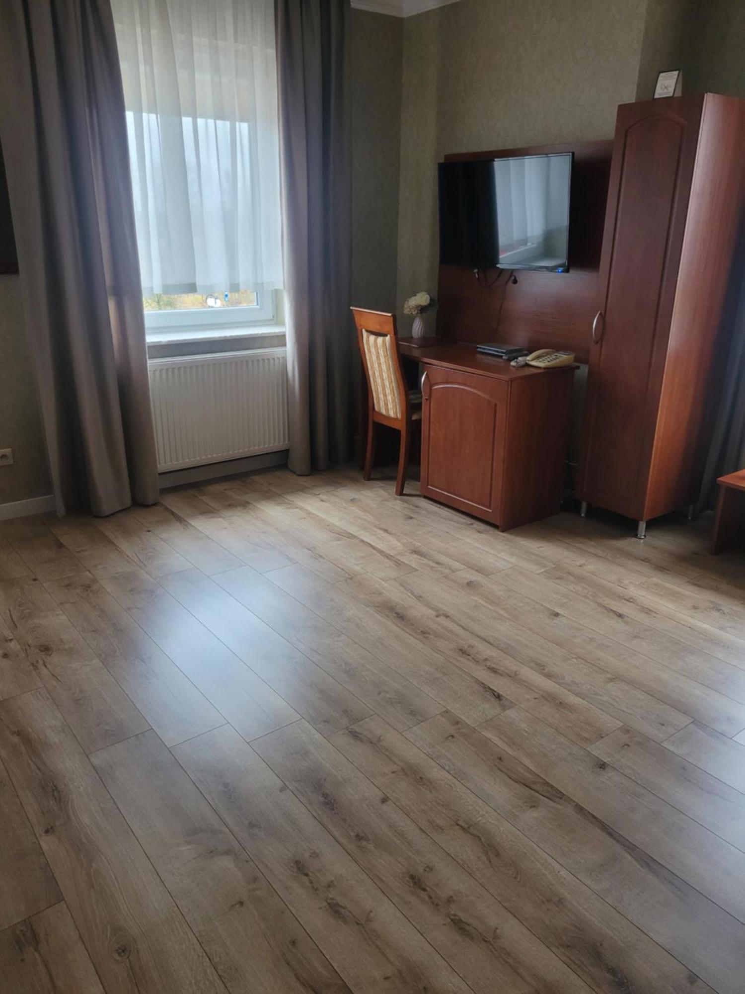 Hotel Arkadia Konskie Kültér fotó